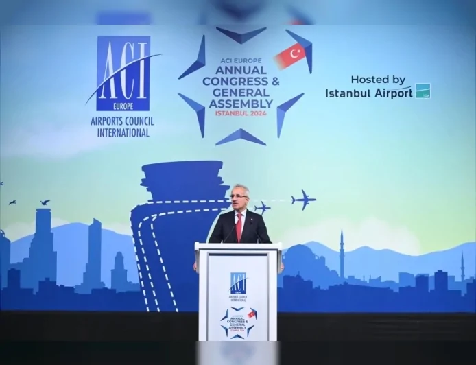 ULAŞTIRMA VE ALTYAPI BAKANI ABDULKADİR URALOĞLU: "İSTANBUL HAVALİMANI 289 BİN 260 YOLCUYLA TÜRKİYE VE AVRUPA REKORUNA ULAŞTI"