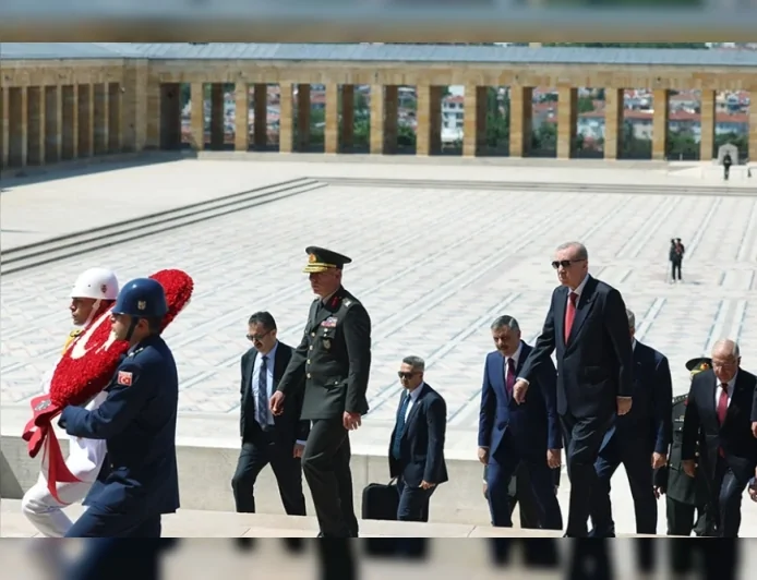 Cumhurbaşkanı Recep Tayyip Erdoğan: “Yüksek disiplini ve artan caydırıcılığıyla Türk Silahlı Kuvvetlerimiz milletimizin güven kaynağı olmayı sürdürmektedir”