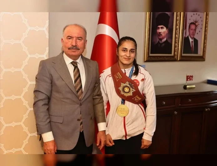 Çorum Valisi Ali Çalgan: “Özdenur Özmez, U17 Dünya Şampiyonluğu ile ilimizin ve ülkemizin gururu oldu”