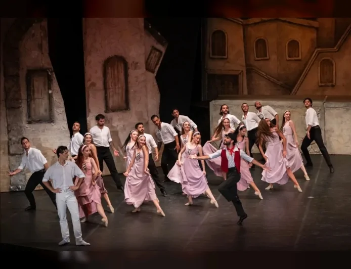 23’üncü Uluslararası Bodrum Bale Festivali’nde Zorba sirtakinin coşkusuyla dakikalarca alkışlandı