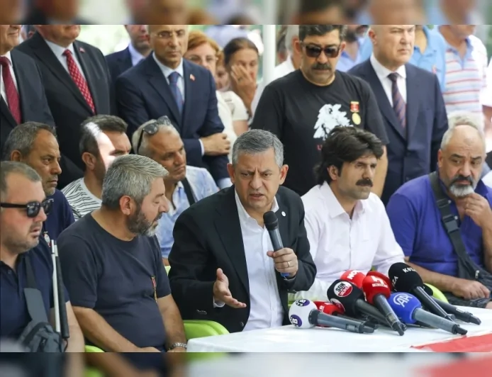 YENİ Parti Genel Başkanı Özgür Özel: “Hakkınız verilene kadar yanınızdayız ve arkanızdayız”
