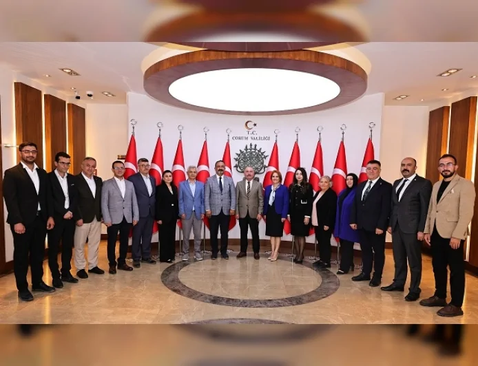 ÇORUM KENT KONSEYİ YENİ YÖNETİMİ VALİ ALİ ÇALGAN’I ZİYARET EDEREK İŞ BİRLİĞİ ÇALIŞMALARINI DEĞERLENDİRDİ