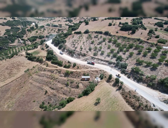 Manisa Büyükşehir Belediyesi Kula’da Gökdere ve Söğütdere’yi Bağlayan 12,5 Kilometrelik Yolda Çalışma Başlattı