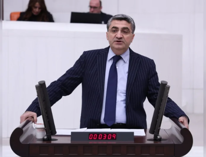 DEVA Partisi Genel Başkan Yardımcısı Mehmet Emin Ekmen: “Bu kürsü devletin değil, milletin kürsüsüdür”