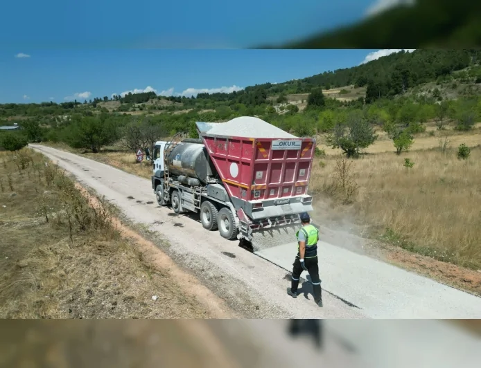 Bursa Büyükşehir Belediyesi Keles’te 3 mahallenin 13 kilometrelik ulaşım ağını yeniliyor