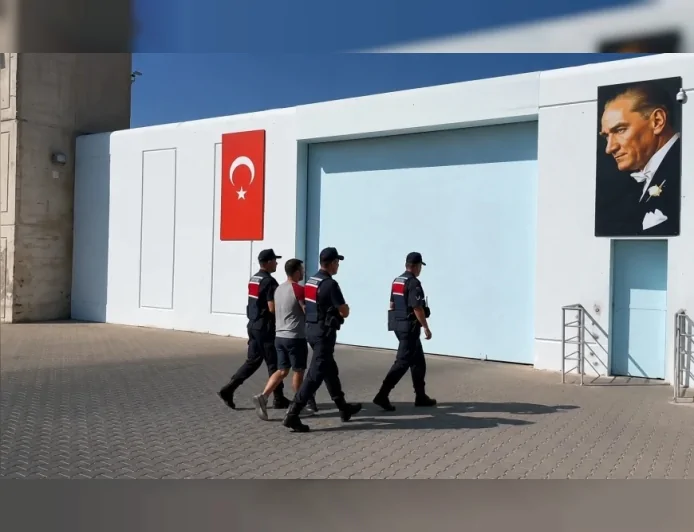 İçişleri Bakanlığı: “İzmir ve Muğla’daki ortak operasyonda 9 organizatör ile 132 düzensiz göçmen yakalandı”