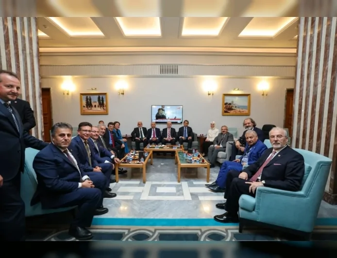 TBMM Başkanı Numan Kurtulmuş, İktidar ve Muhalefet Kulislerini Ziyaret Etti