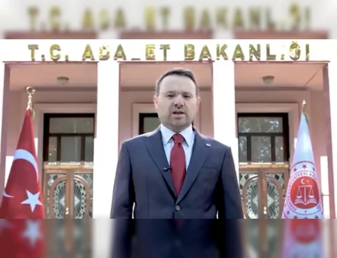 Adalet Bakanı Akın Gürlek: “Fenerbahçe otobüsüne saldırıda 5 şüpheliye operasyon gerçekleştirildi”