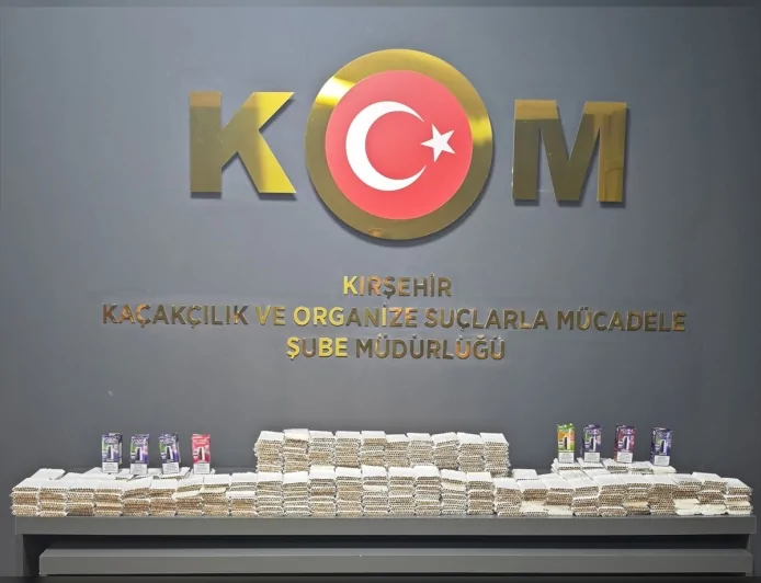 Kırşehir İl Emniyet Müdürlüğü Kaçakçılık Operasyonunda 7 Bin 420 Doldurulmuş Makaron Ele Geçirdi