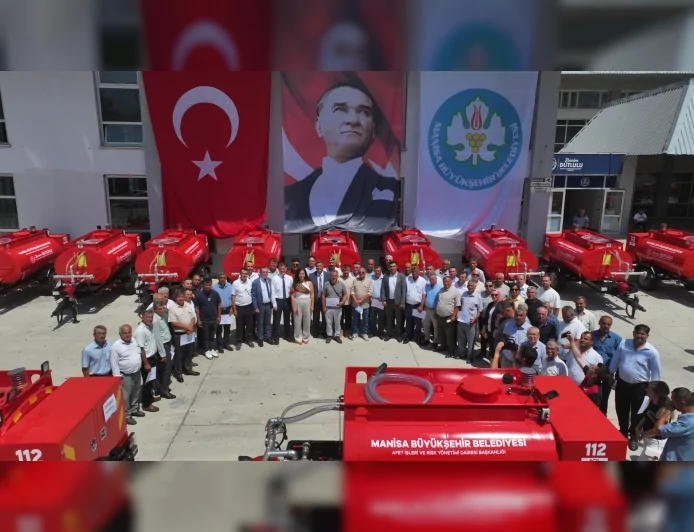 Manisa Büyükşehir Belediyesi kırsal mahallelere 50 su tankeri daha teslim ederek yangınlara ilk müdahaleyi güçlendirdi