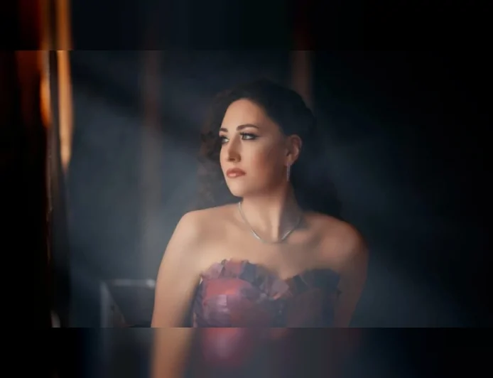 Doktor ve müzisyen Ayşenur Gök, “Hazır Değilim” ile müzik yolculuğunda 6. teklisini yayımladı
