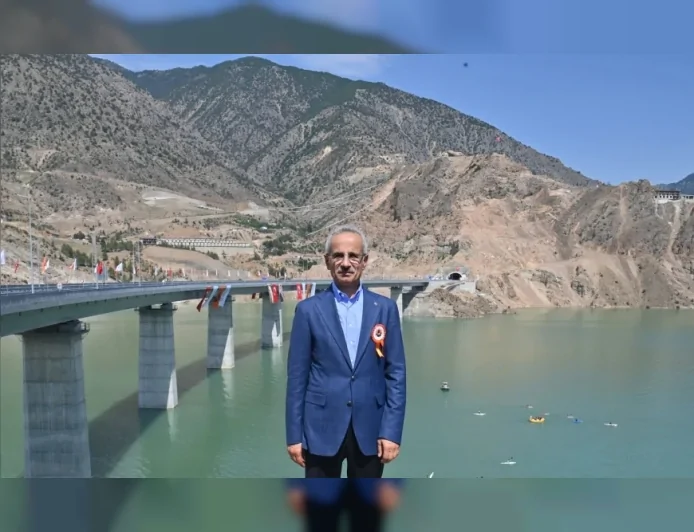 Ulaştırma ve Altyapı Bakanı Abdulkadir Uraloğlu: “Son 24 yılda 4 bin 272 yeni köprü inşa ettik”