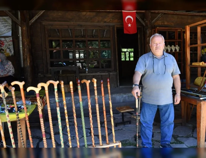Kültür ve Turizm Bakanlığı Somut Olmayan Kültürel Miras Taşıyıcısı Ali Akçasu: “Devrek Bastonu Kızılcık Ağacından Yapıldığı İçin Esnek Ve Sağlamdır”