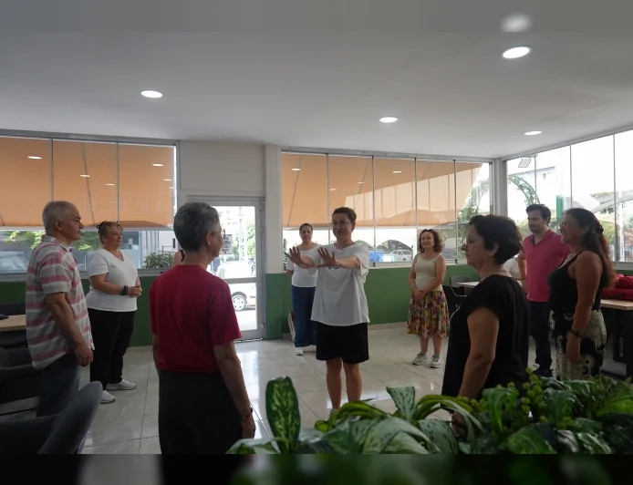 Maltepe Belediyesi Bağlarbaşı Emekli Dayanışma Evi’nde tiyatro çalışmaları sahneye hazırlanıyor