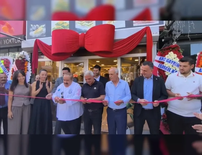Guinness Dünya Rekortmeni Şef Mahmut Dolmacı Mamak’ta yeni şubesini gastronomi buluşmasıyla açtı