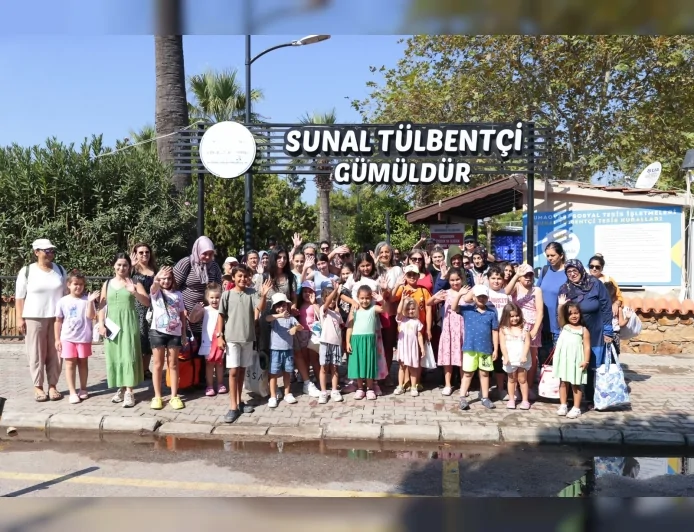 Konak Belediyesi’nden kadın ve çocuklara deniz sürprizi: Semt merkezi kursiyerleri yazın keyfini çıkardı