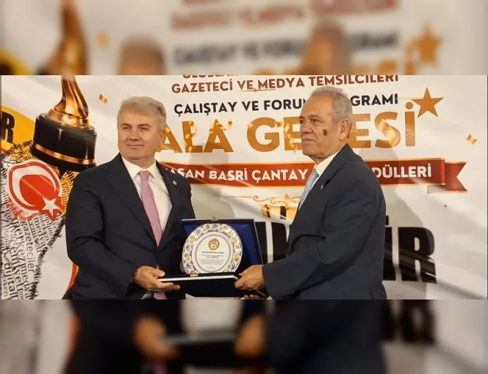Balıkesir Gazeteciler ve Yazarlar Cemiyeti’nin 10. yılında gazetecilere “Hasan Basri Çantay Basın Emek ve Onur Ödülü”