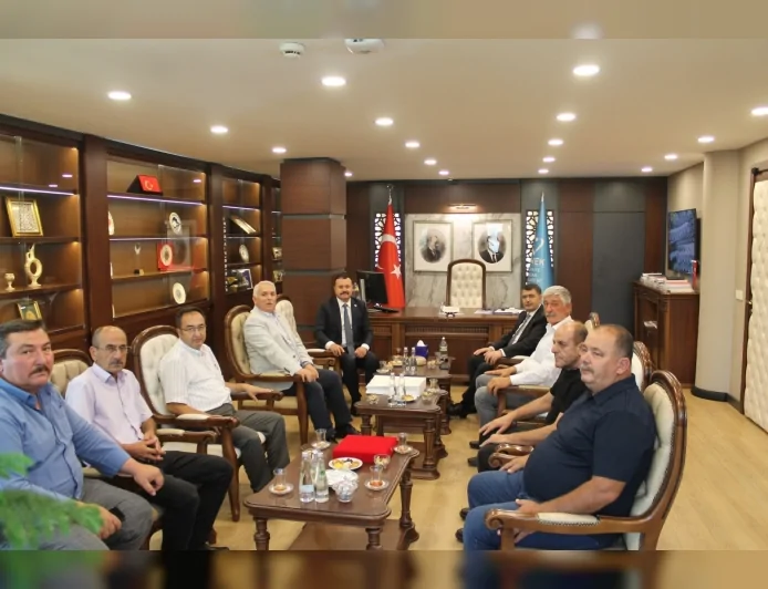 TİHEK Başkanı Vasip Şahin’e ziyarette 6 Şubat depremlerindeki çalışmaları hatırlatıldı