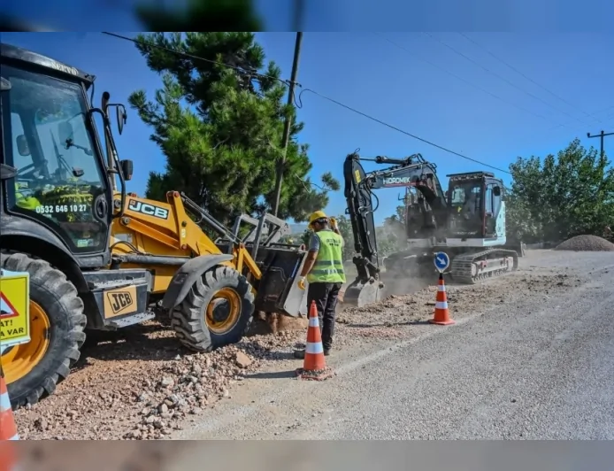 Bursa Büyükşehir Belediyesi Osmangazi’nin gelişen yerleşim bölgesine 1.200 metrelik kanalizasyon hattı yapıyor