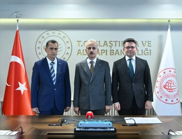 Ulaştırma ve Altyapı Bakanı Abdulkadir Uraloğlu: “E5000’i Avrupa Birliği’ne ve bütün dünyaya satabilme imkânına sahip olduk”