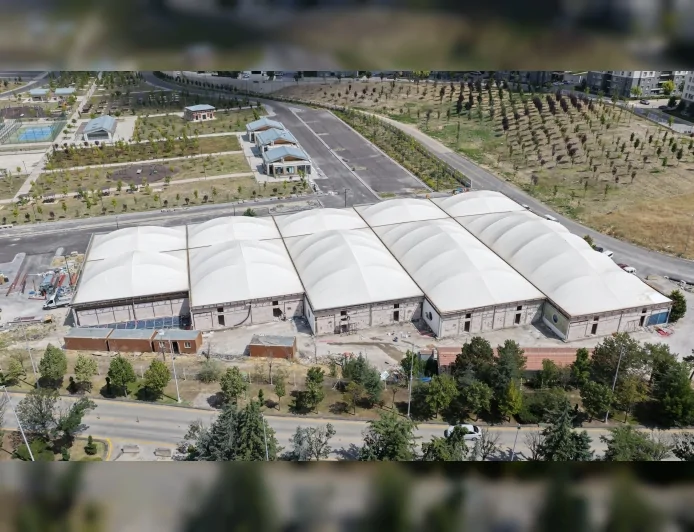 Ankara Büyükşehir Belediyesi Göksu Parkı’ndaki kapalı pazar alanını 106 satış birimiyle yeniliyor