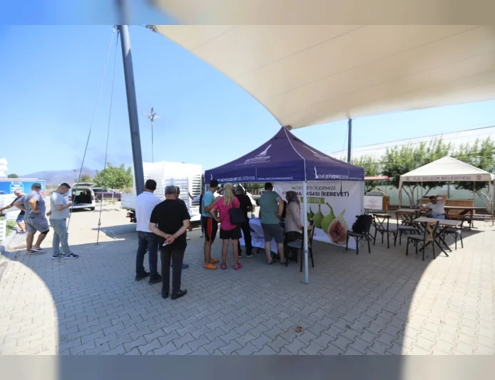 İzmir Büyükşehir Belediyesi Efes Selçuklu incir üreticilerine kurutma kasası desteği verdi