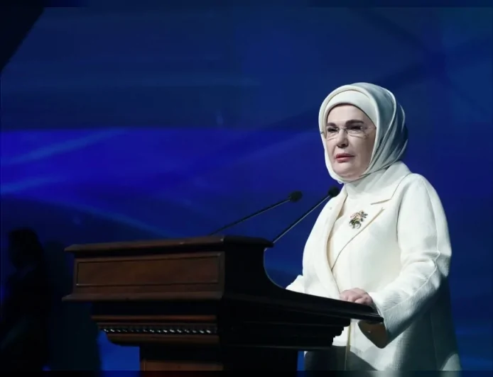 Emine Erdoğan: “Malazgirt Zaferi Kimliğimize Yön Veren Tarihi Bir Dönüm Noktasıdır”