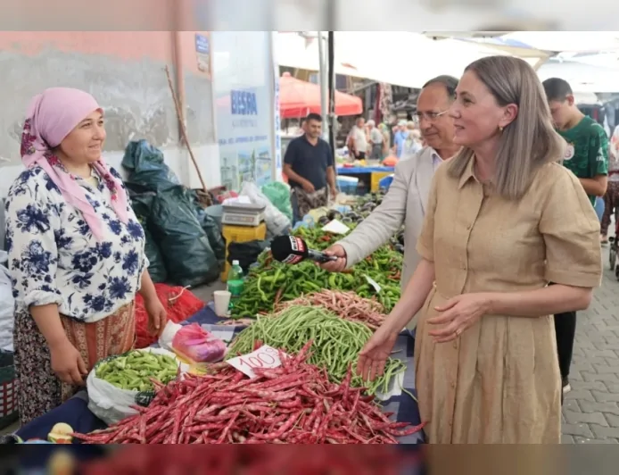 Nazilli Kaymakamı Huriye Küpeli Kan, Perşembe Pazarı’nda Üretici ve Vatandaşların Taleplerini Dinledi