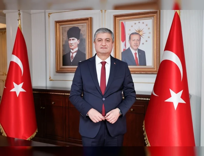 Adana Valisi Mustafa Yavuz: “Birlik ve beraberlikle Türkiye’nin yeni yüzyılını hep birlikte inşa edeceğiz”