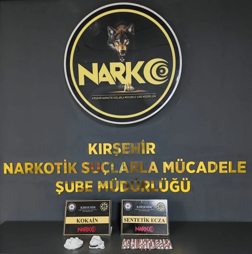 Kırşehir'de Narkotik Operasyonunda 162,72 Gram Kokain ve Sentetik Hap Ele Geçirildi, 2 Şüpheli Tutuklandı