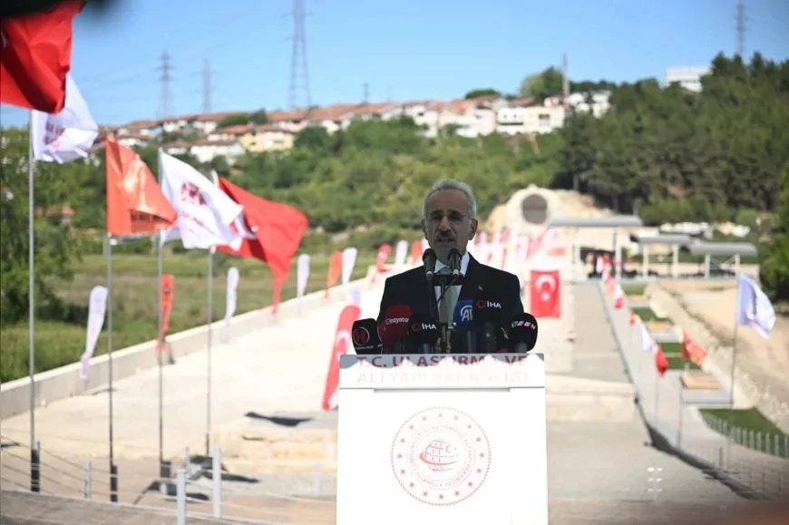 Ulaştırma ve Altyapı Bakanı Abdulkadir Uraloğlu: “1500 yıllık Tarihi Sangarios Köprüsü’nü kapsamlı restorasyonla yeniden ayağa kaldırdık”