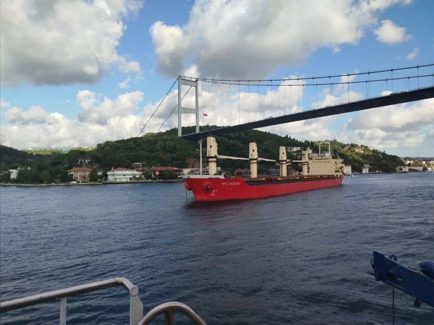 İstanbul Boğazı'nda Arızalanan Hacı Hüseyin Gemisi Ahırkapı Demir Sahası'na Emniyetle Demirletildi, Trafik Kuzey-Güney Yönünde Açıldı