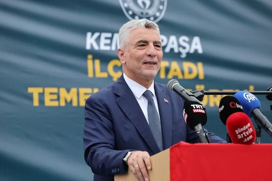 TİCARET BAKANI PROF. DR. ÖMER BOLAT ARTVİN'DE GÜMRÜK, TİCARET, YATIRIM VE SPOR PROJELERİNE İLİŞKİN TEMASLARDA BULUNDU