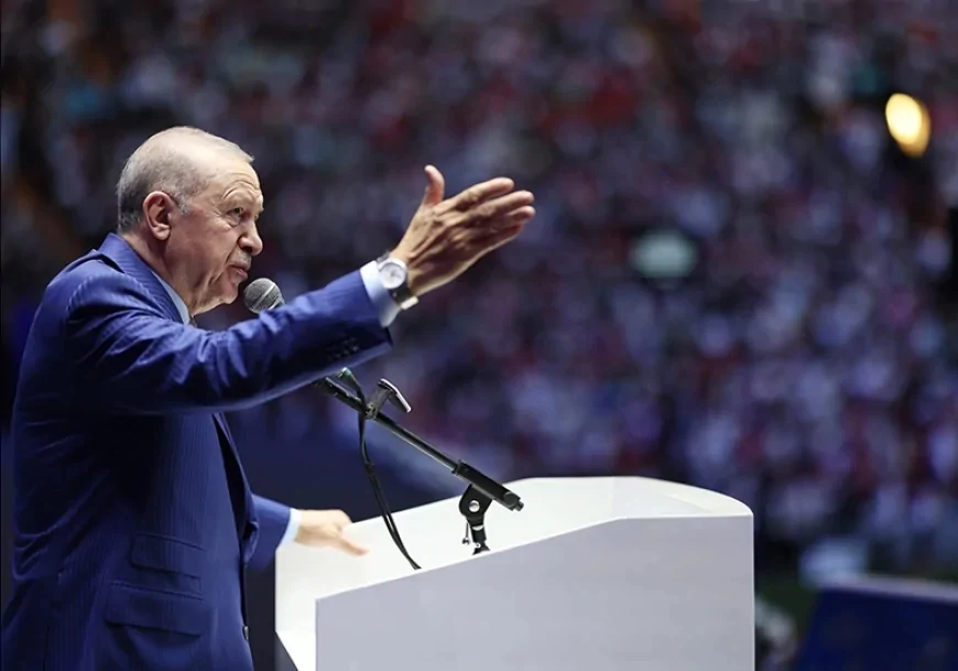 Cumhurbaşkanı Recep Tayyip Erdoğan: “Ülkemizin yarınlarına yön tayin edecek gençlerimizin en iyi şekilde yetişmesi için tüm gücümüzle çalışıyoruz”