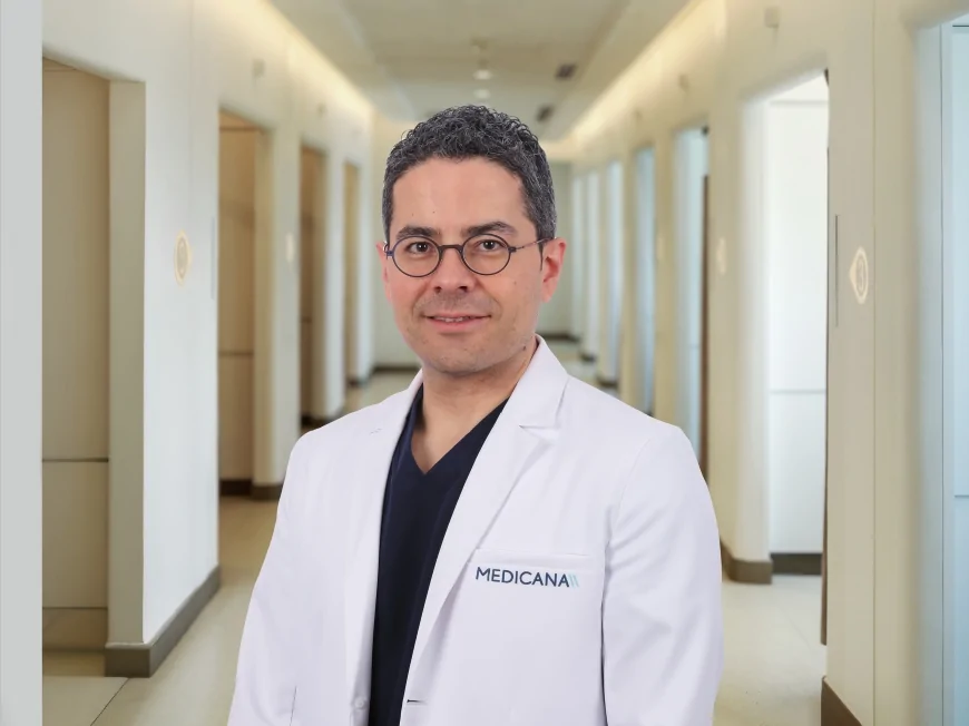 Op. Dr. Mustafa Melih Erkan: “Robotik Destekli V-NOTES Yöntemiyle Doku Hasarı En Aza İndirilebiliyor”