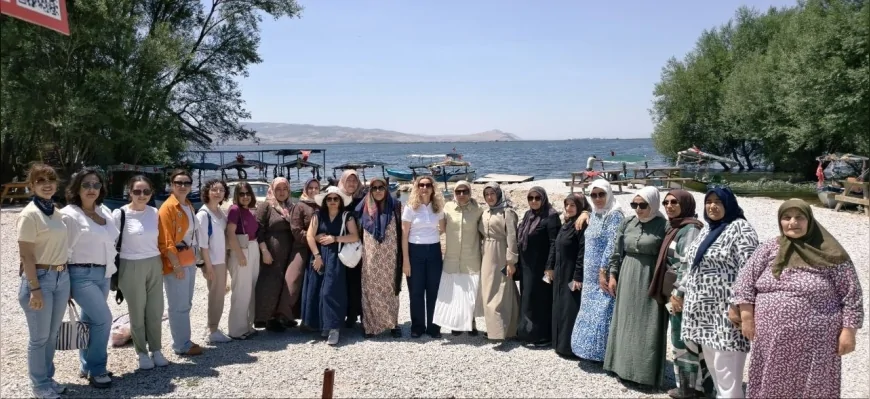 Denizli Büyükşehir Belediye Başkanı Bülent Nuri Çavuşoğlu: “Okuma-yazma öğrenen kadınlar Çivril’de kültür ve doğayla buluştu”