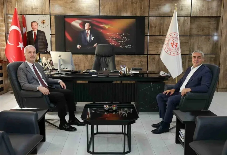 İnegöl Belediye Başkanı Alper Taban: “Eski belediye binasını gençlerimiz için yaşayan bir Gençlik Merkezine dönüştürüyoruz”