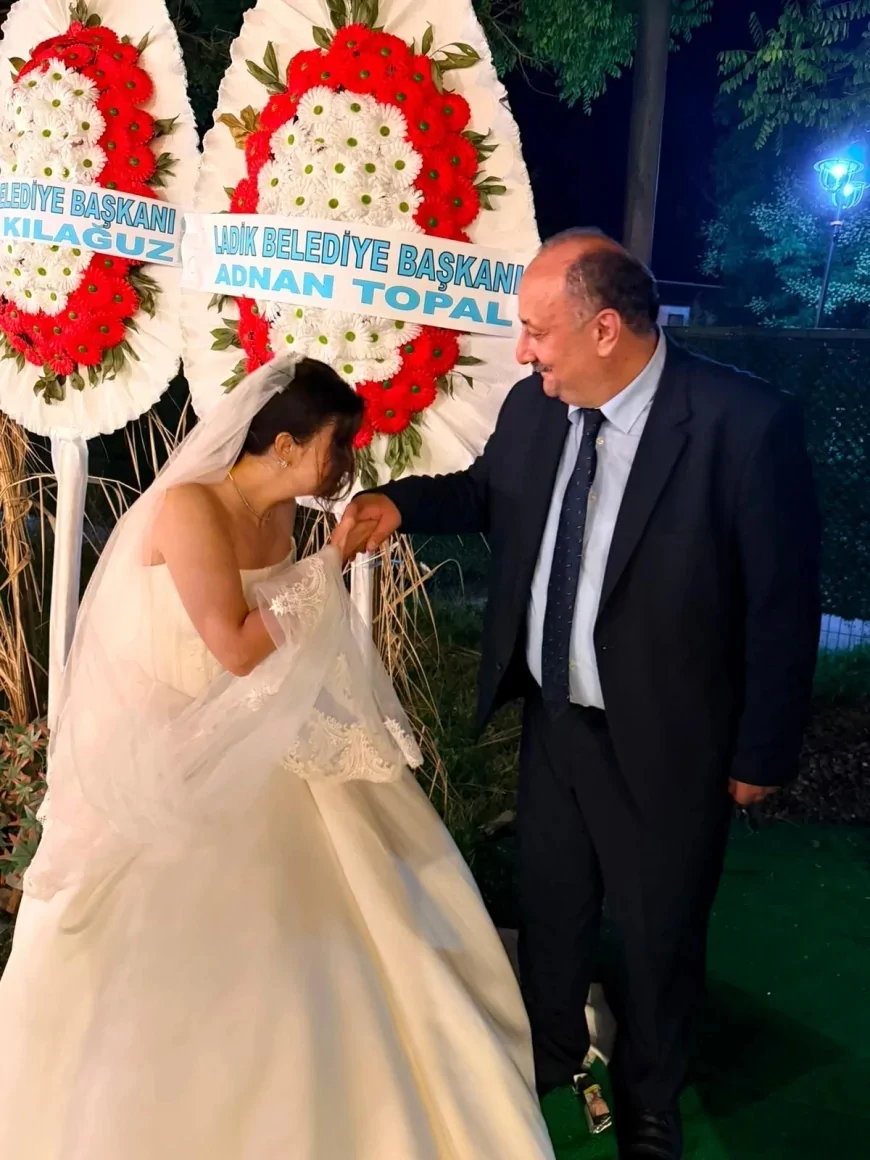 Salıpazarı Belediye Başkanı Refaettin Karaca Kızı Tuğba Nur Karaca'nın Nikahını Kıyarak En Anlamlı Görevlerinden Birini Yerine Getirdi