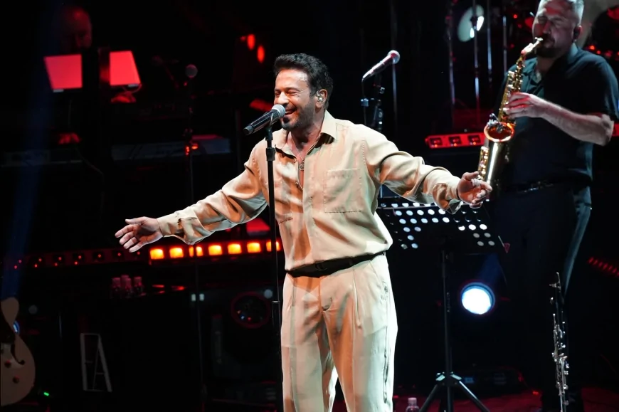 Bursa Uluslararası Festivali’nde Emre Altuğ’dan Açıkhava Tiyatrosu’nda Unutulmaz Müzik Ziyafeti