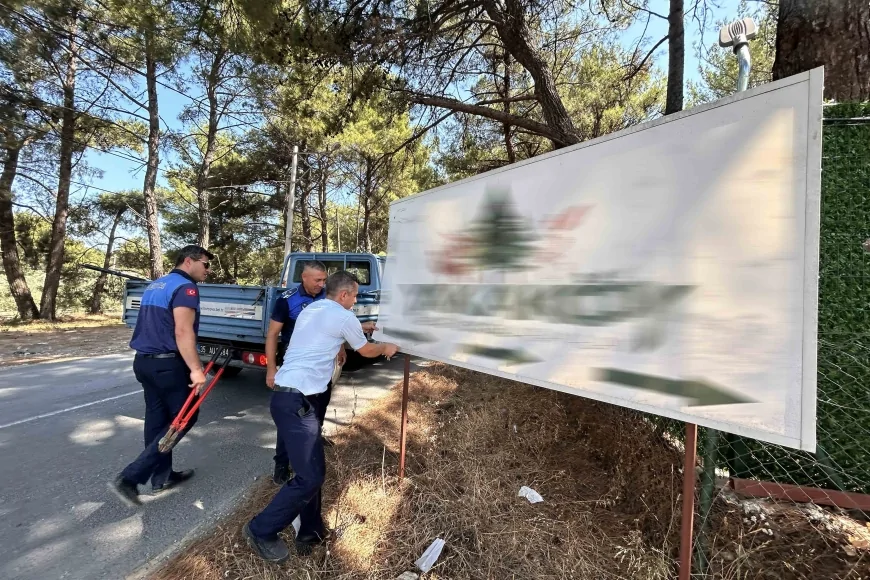 Bornova Belediyesi Çiçekliköy ve Yakaköy’de Usulsüz Tabelaları Kaldırarak Görsel Kirliliğe Müdahale Etti