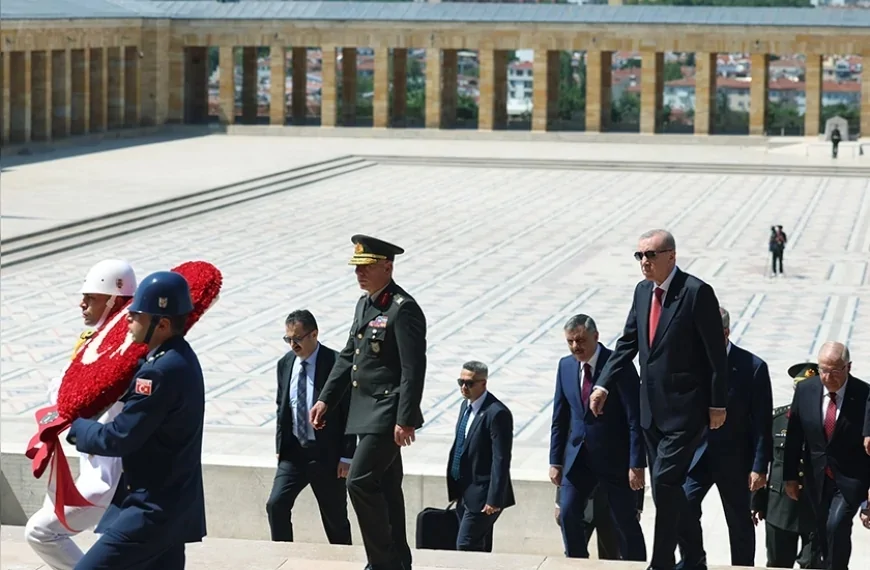 Cumhurbaşkanı Recep Tayyip Erdoğan: “Yüksek disiplini ve artan caydırıcılığıyla Türk Silahlı Kuvvetlerimiz milletimizin güven kaynağı olmayı sürdürmektedir”