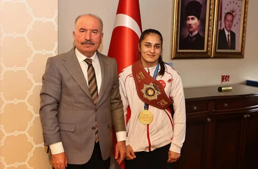 Çorum Valisi Ali Çalgan: “Özdenur Özmez, U17 Dünya Şampiyonluğu ile ilimizin ve ülkemizin gururu oldu”