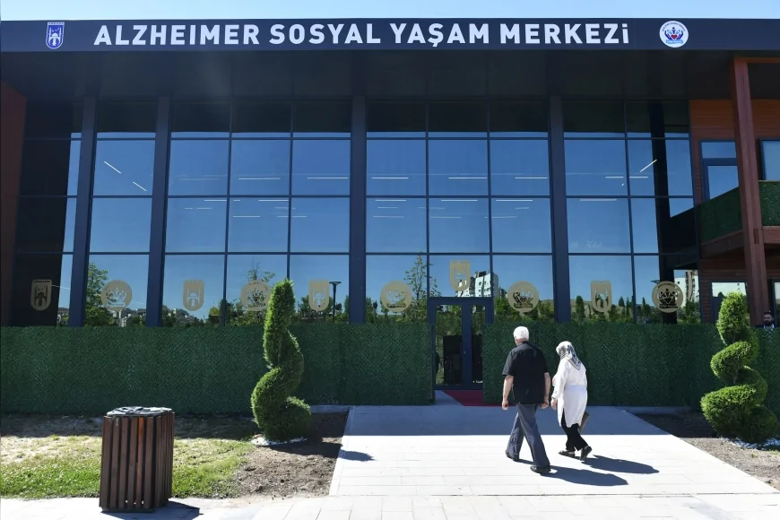 Ankara Büyükşehir Belediyesi Batıkent Alzheimer Sosyal Yaşam Merkezi'ni Hizmete Açtı