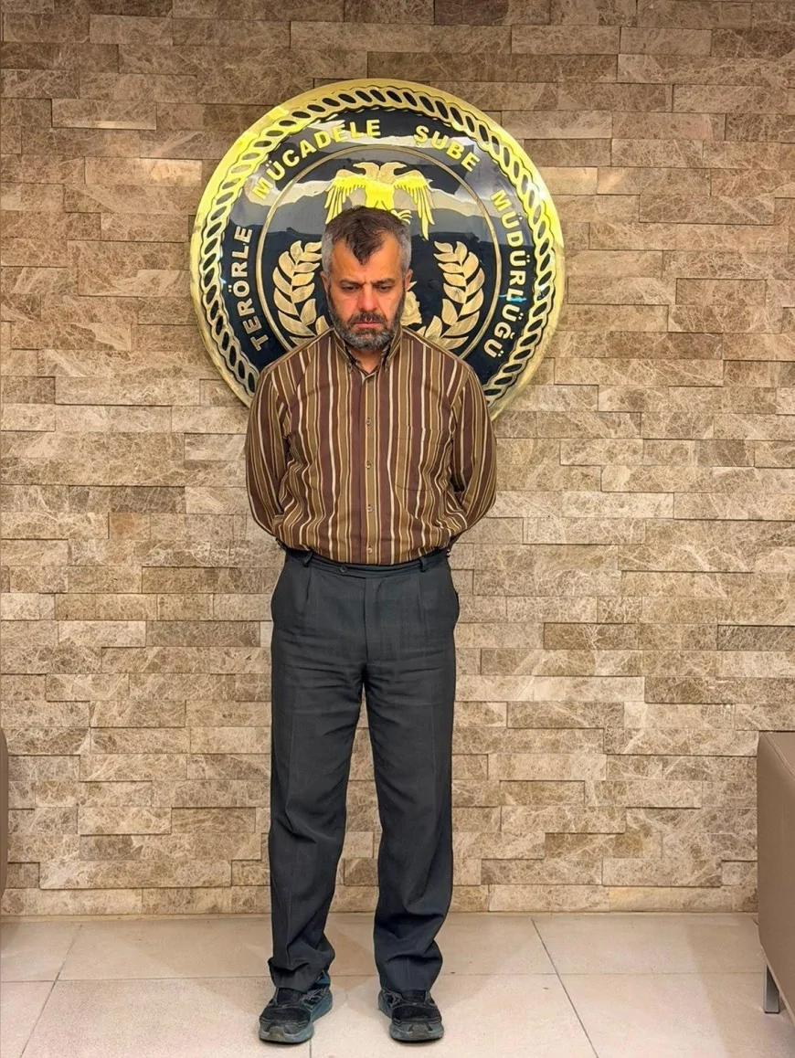 İÇİŞLERİ BAKANLIĞI FETÖ ŞÜPHELİSİ BURKAY KARATEPE'NİN ADLİ MERCİLERE SEVK EDİLDİĞİNİ AÇIKLADI