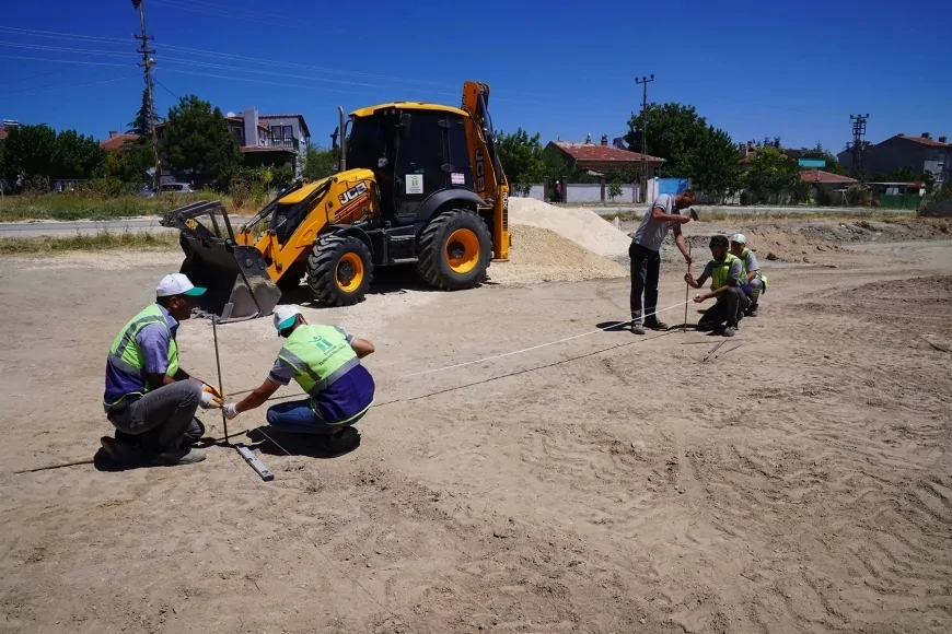 Tepebaşı Belediyesi Emriceoğlu Mahallesi'nde yeni parkı vatandaşların kullanımına kazandırıyor