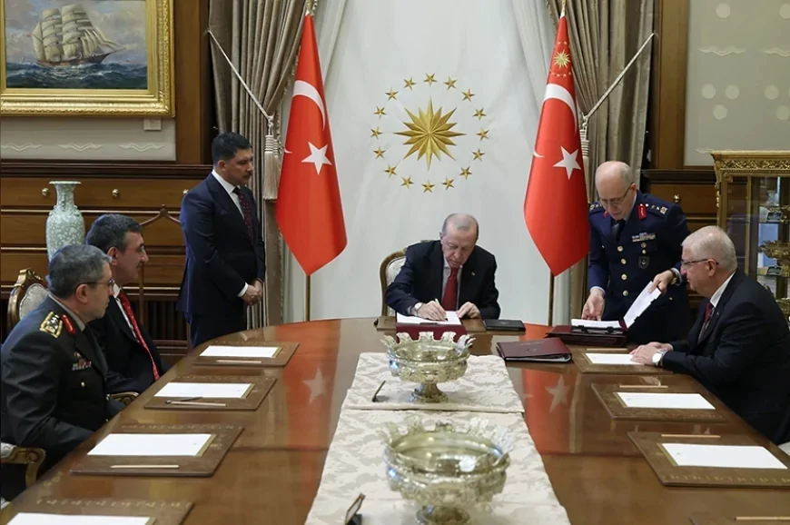 Cumhurbaşkanı Recep Tayyip Erdoğan Yüksek Askerî Şûra kararlarını imzaladı, Türk Silahlı Kuvvetlerinde terfi, atama ve emeklilik süreçleri netleşti