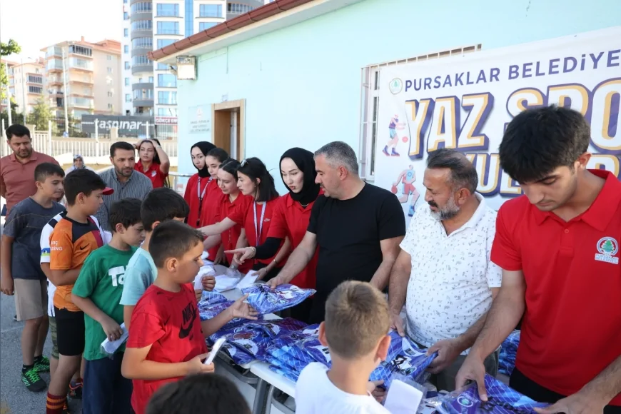 Pursaklar Belediyesi Yaz Spor Okulları 11 farklı noktada çocukları sporla buluşturmaya devam ediyor