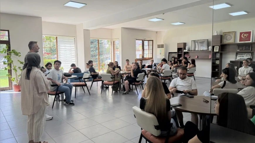 ÇORUM BELEDİYESİ ENGELLİ EĞİTİM MERKEZİ ERASMUS ÖĞRENCİLERİNİ AĞIRLADI, ULUSLARARASI PROJE KAPSAMINDA HİZMETLER TANITILDI