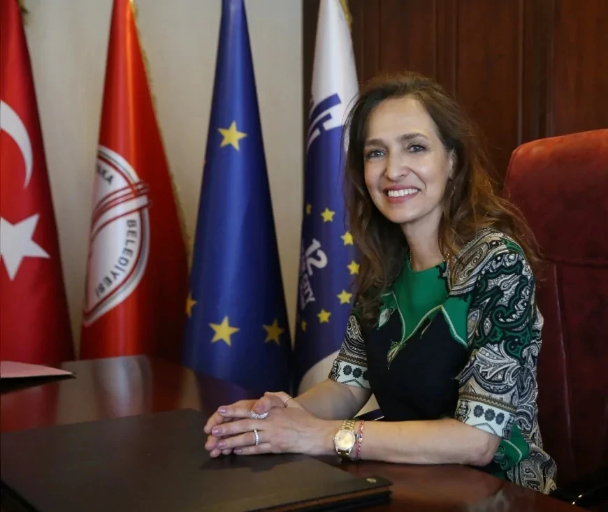Karşıyaka Belediye Başkanı Yıldız Ünsal: “Çarşıyı daha güvenli ve huzurlu bir cazibe merkezi haline getirme hedefiyle çalışıyoruz”