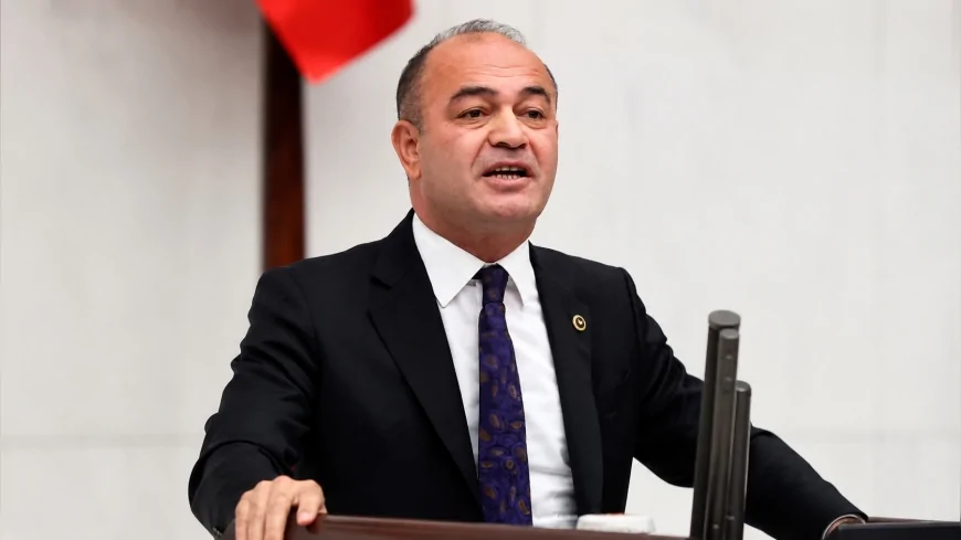 YENİ PARTİ İstanbul Milletvekili Özgür Karabat: “Türkiye fabrika ülkesinden çıkıyor, faiz ülkesi haline geliyor”